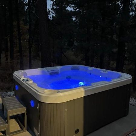 Snow Bunny Lodge - Perfect Big Bear Getaway! Deck With A New Hot Tub And Charcoal Barbecue! Velké Medvědí jezero Exteriér fotografie