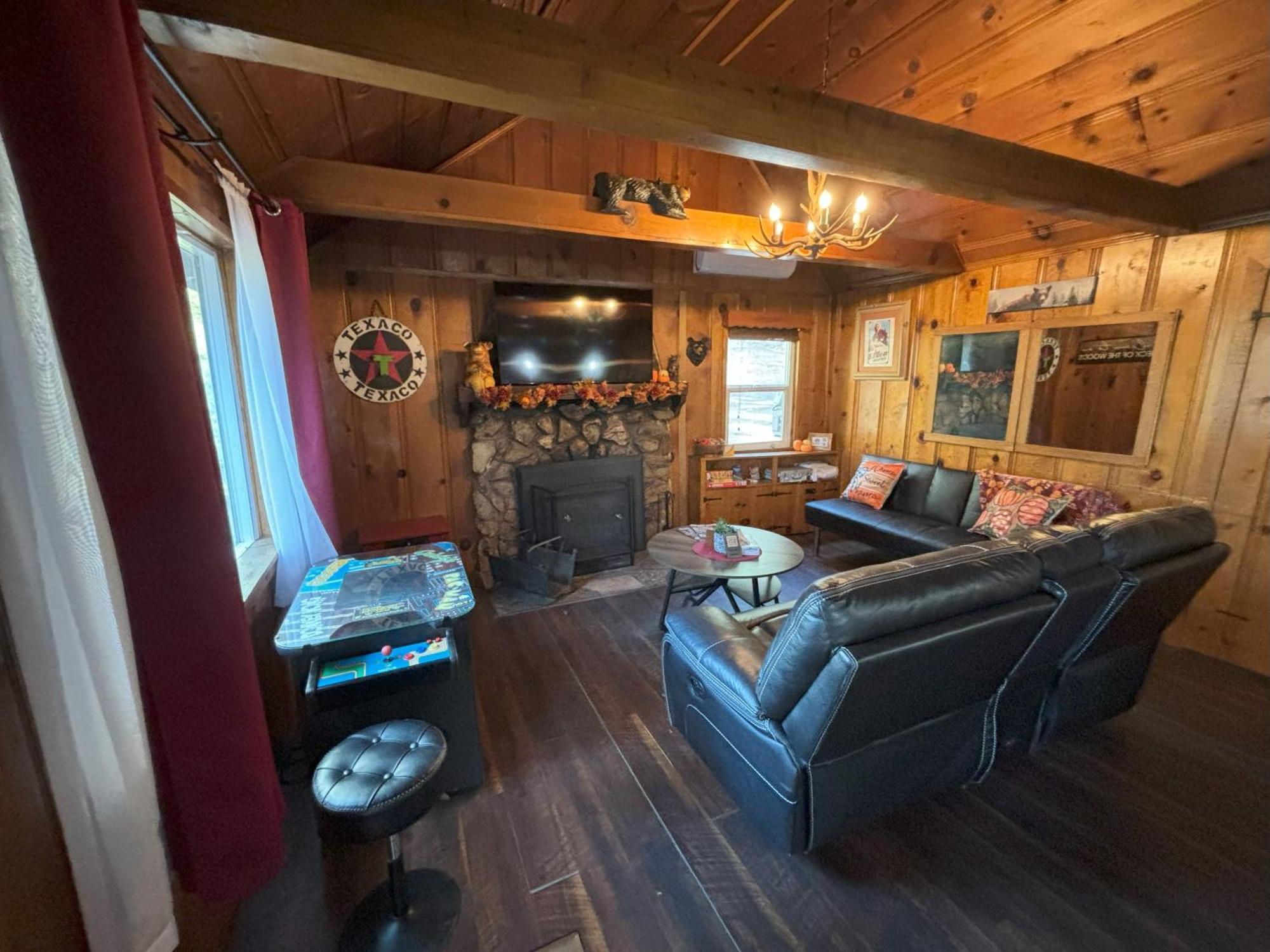 Snow Bunny Lodge - Perfect Big Bear Getaway! Deck With A New Hot Tub And Charcoal Barbecue! Velké Medvědí jezero Exteriér fotografie
